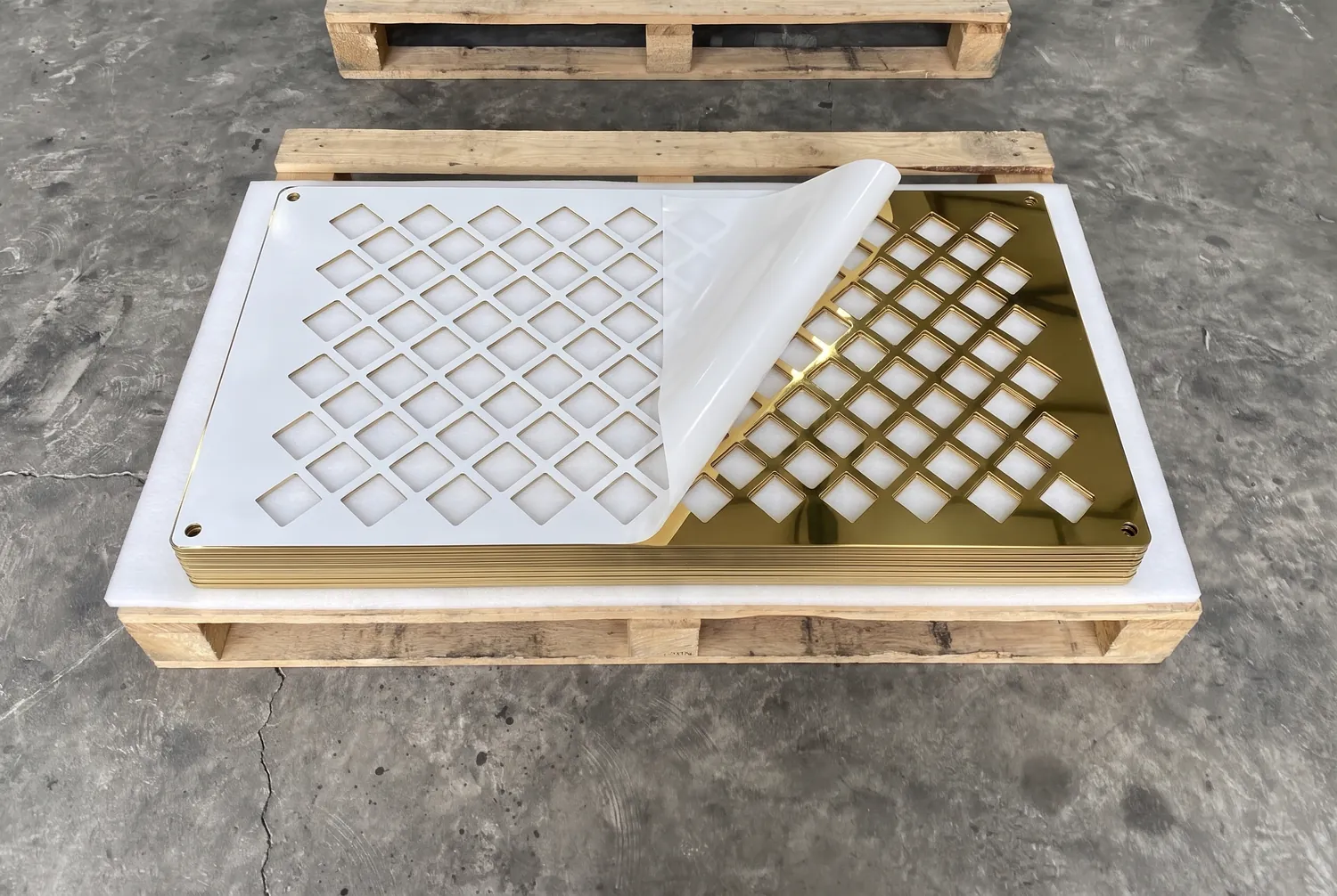 Edelstahl-Sichtschutz, PVD gold