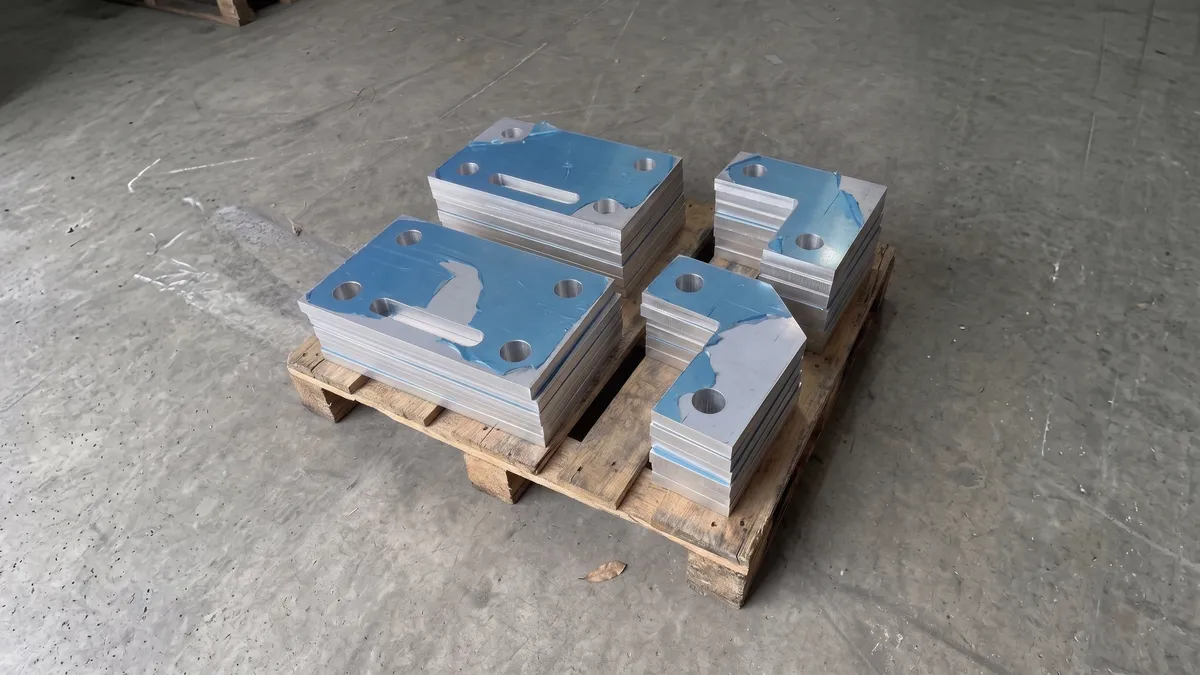 Illustration of a stack of thick laser-cut aluminium plates with straight edges