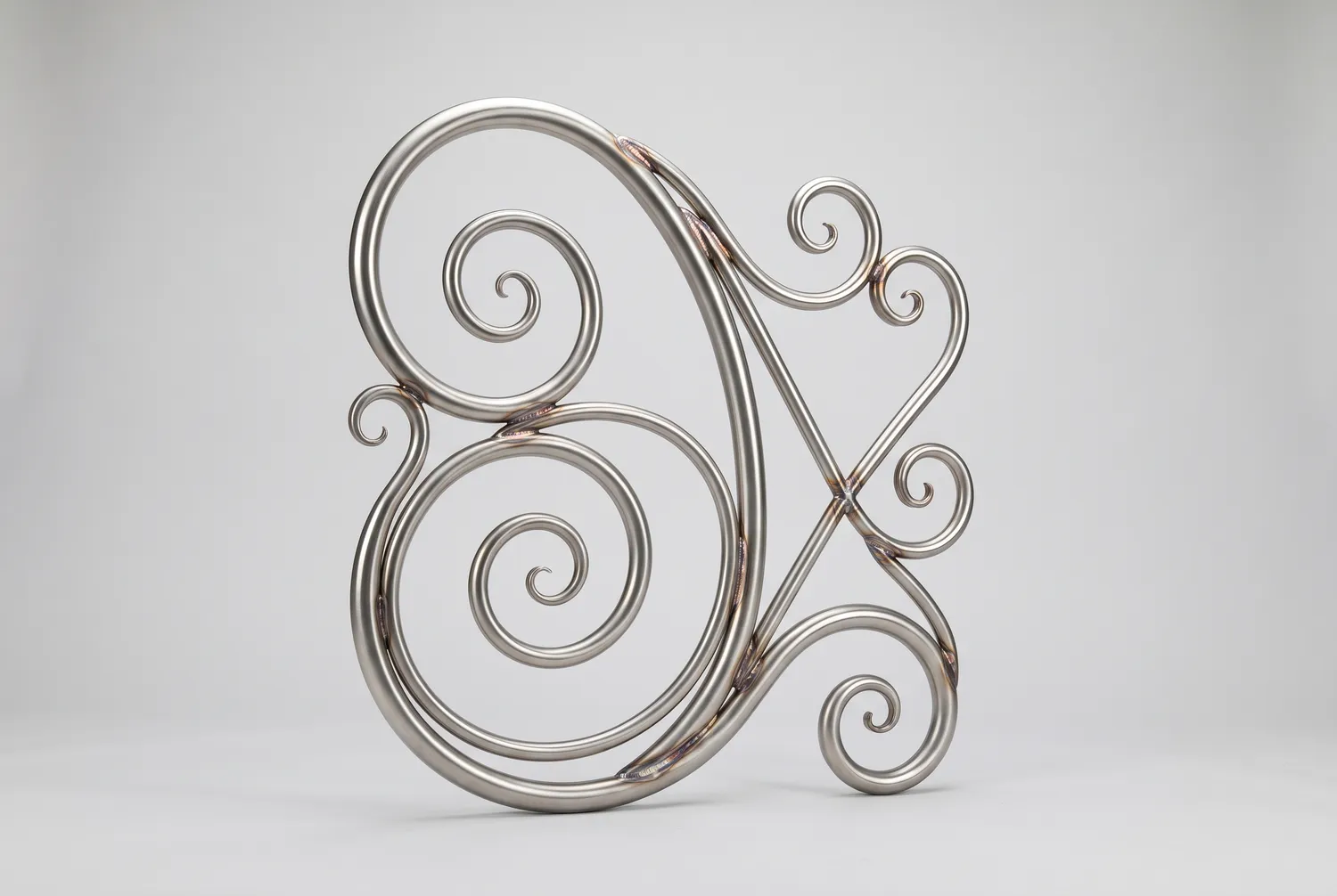 Scrolled gate